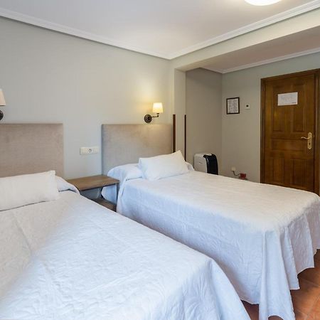 Logis Hotel Restaurante La Casa De Juansabeli アレナス・デ・カブラレス エクステリア 写真