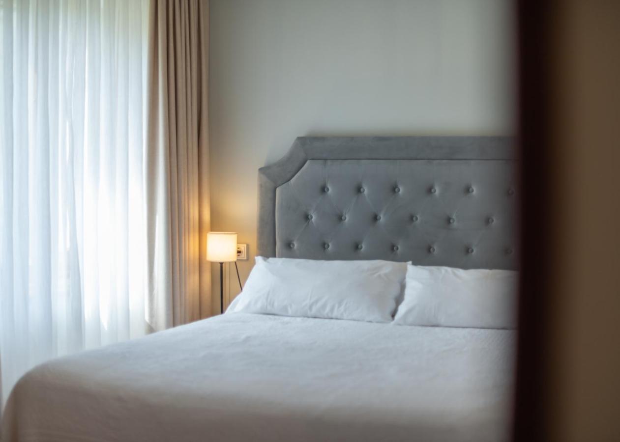 Logis Hotel Restaurante La Casa De Juansabeli アレナス・デ・カブラレス エクステリア 写真