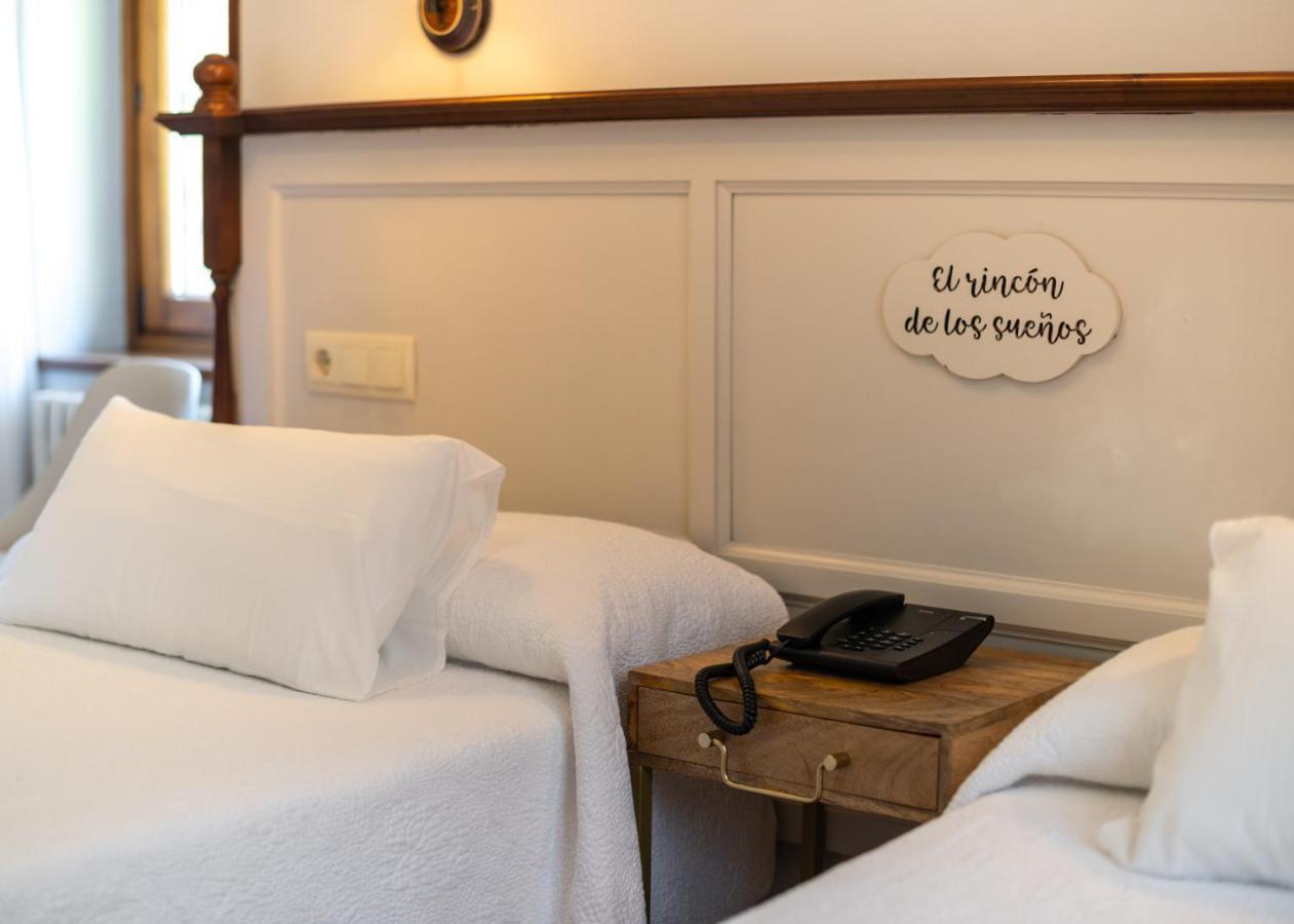 Logis Hotel Restaurante La Casa De Juansabeli アレナス・デ・カブラレス エクステリア 写真