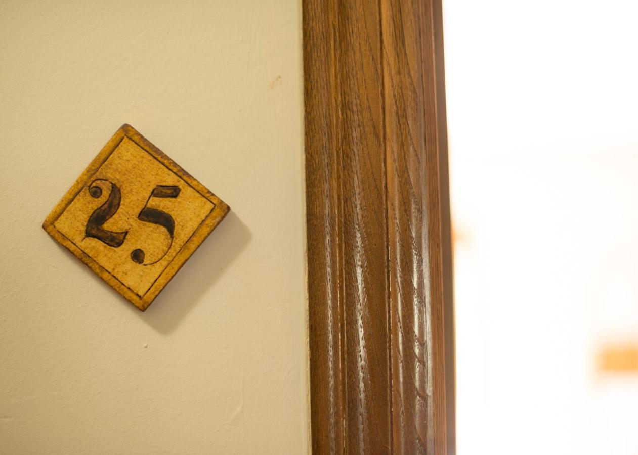 Logis Hotel Restaurante La Casa De Juansabeli アレナス・デ・カブラレス エクステリア 写真