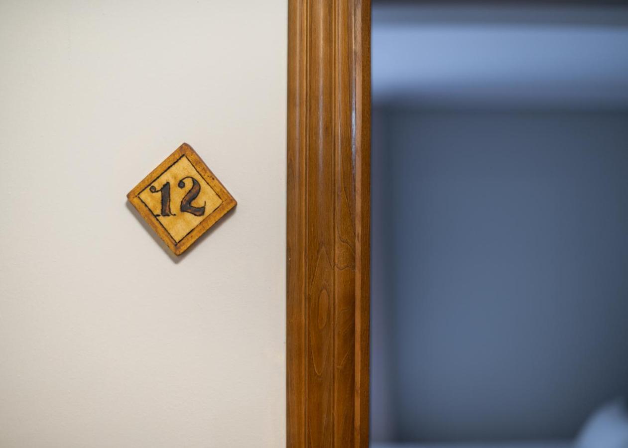 Logis Hotel Restaurante La Casa De Juansabeli アレナス・デ・カブラレス エクステリア 写真