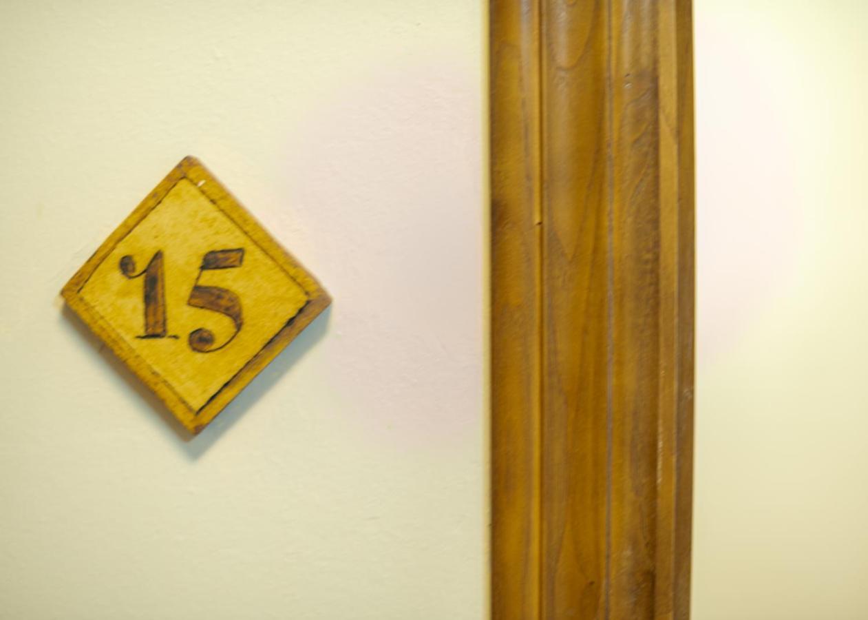 Logis Hotel Restaurante La Casa De Juansabeli アレナス・デ・カブラレス エクステリア 写真