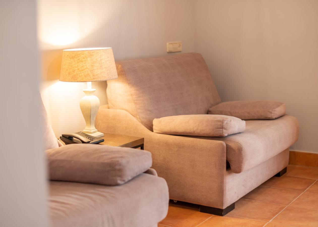 Logis Hotel Restaurante La Casa De Juansabeli アレナス・デ・カブラレス エクステリア 写真