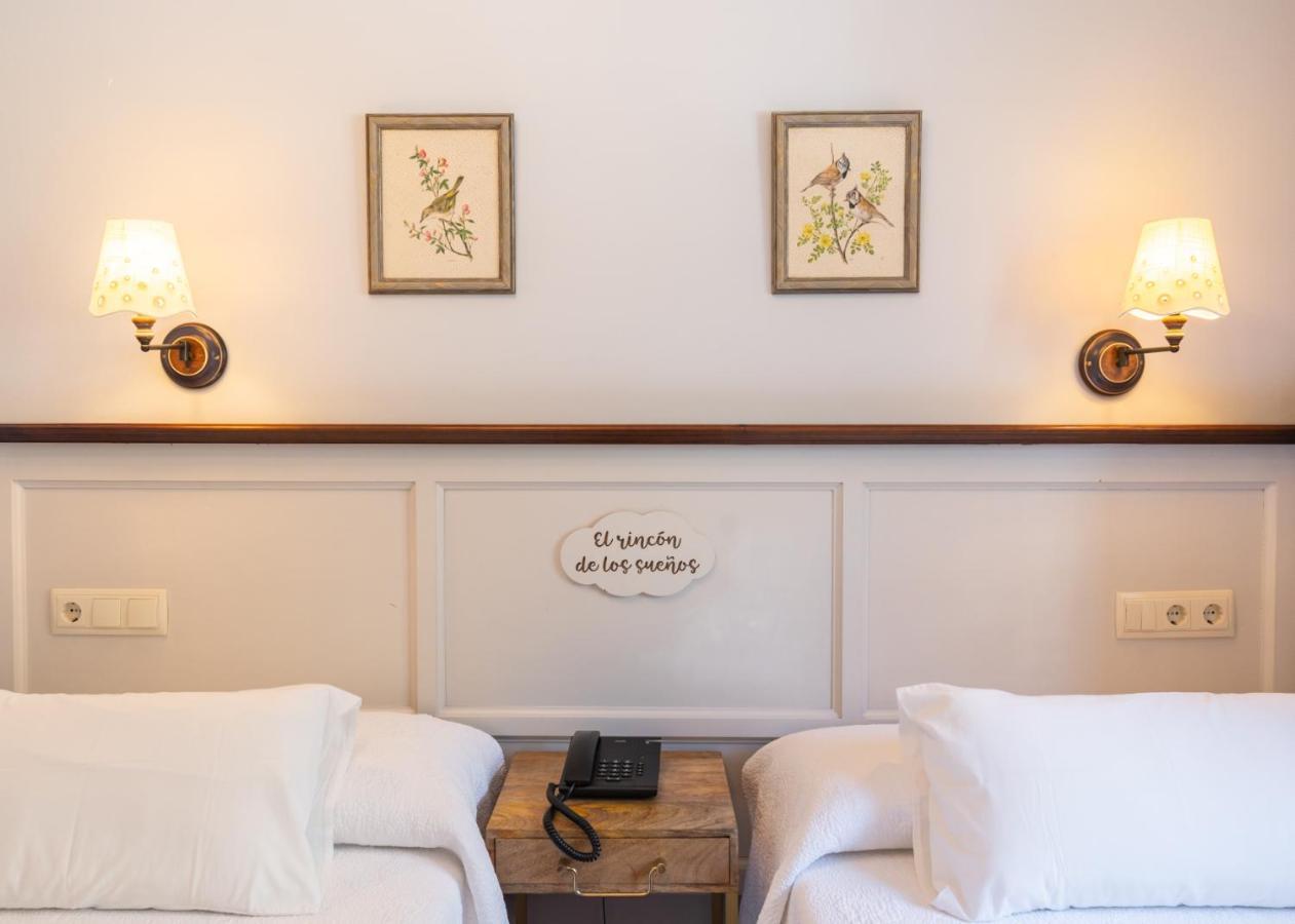 Logis Hotel Restaurante La Casa De Juansabeli アレナス・デ・カブラレス エクステリア 写真
