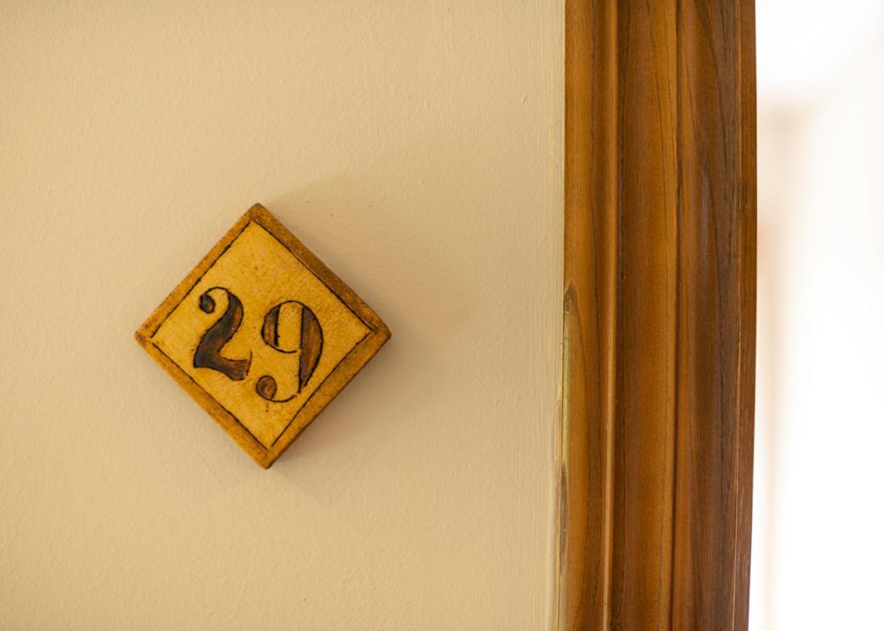 Logis Hotel Restaurante La Casa De Juansabeli アレナス・デ・カブラレス エクステリア 写真