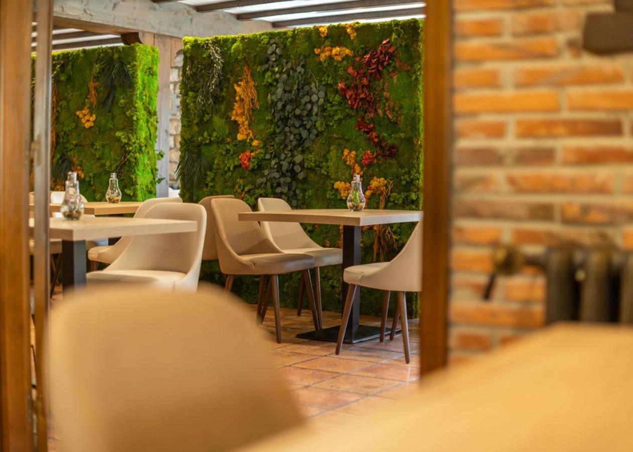 Logis Hotel Restaurante La Casa De Juansabeli アレナス・デ・カブラレス エクステリア 写真