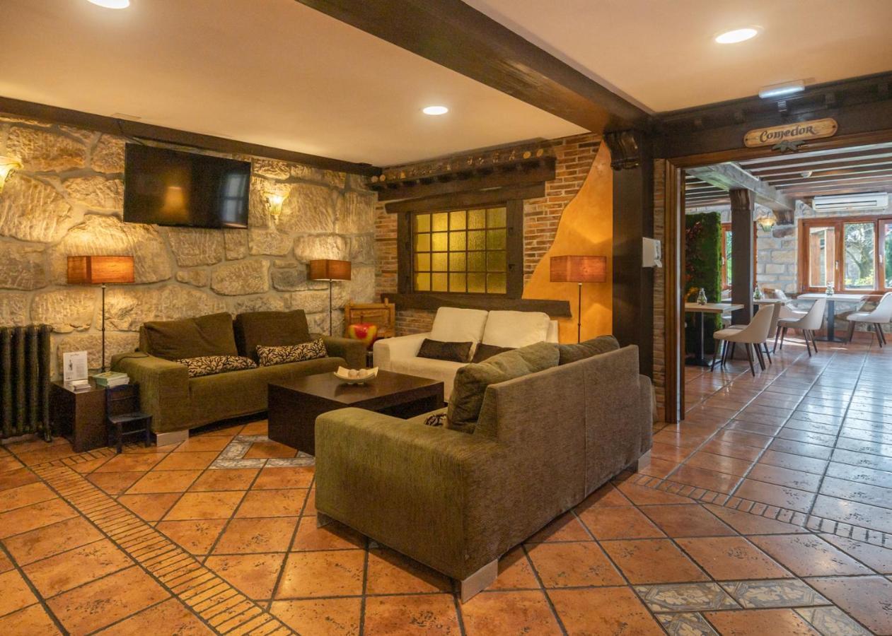 Logis Hotel Restaurante La Casa De Juansabeli アレナス・デ・カブラレス エクステリア 写真