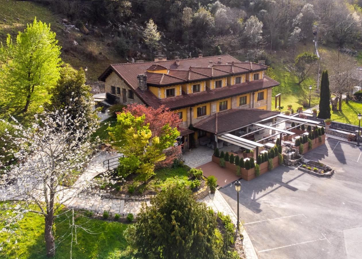 Logis Hotel Restaurante La Casa De Juansabeli アレナス・デ・カブラレス エクステリア 写真