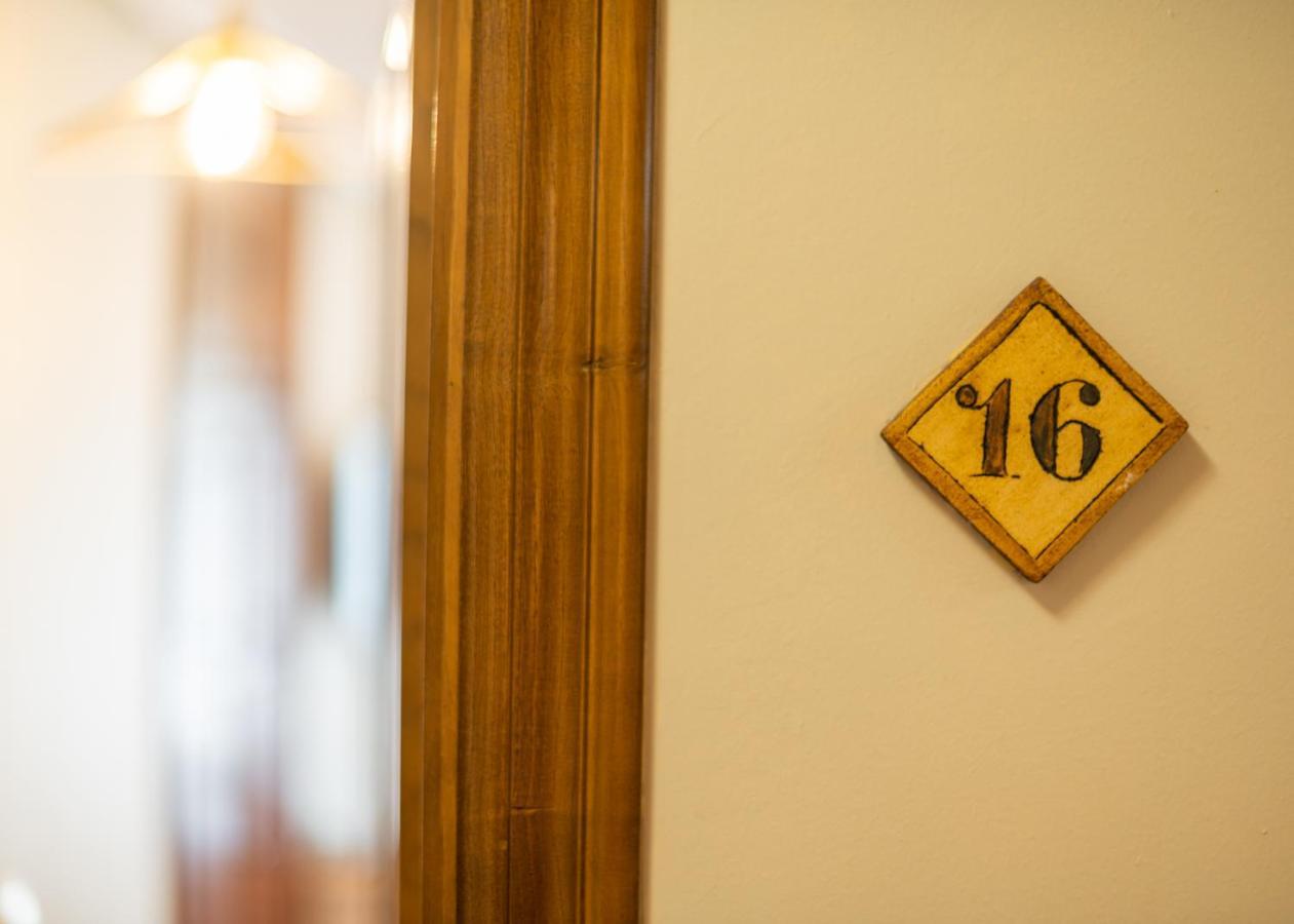 Logis Hotel Restaurante La Casa De Juansabeli アレナス・デ・カブラレス エクステリア 写真