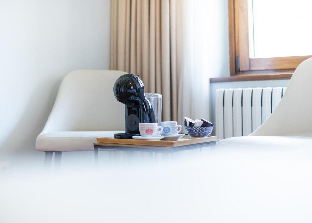Logis Hotel Restaurante La Casa De Juansabeli アレナス・デ・カブラレス エクステリア 写真