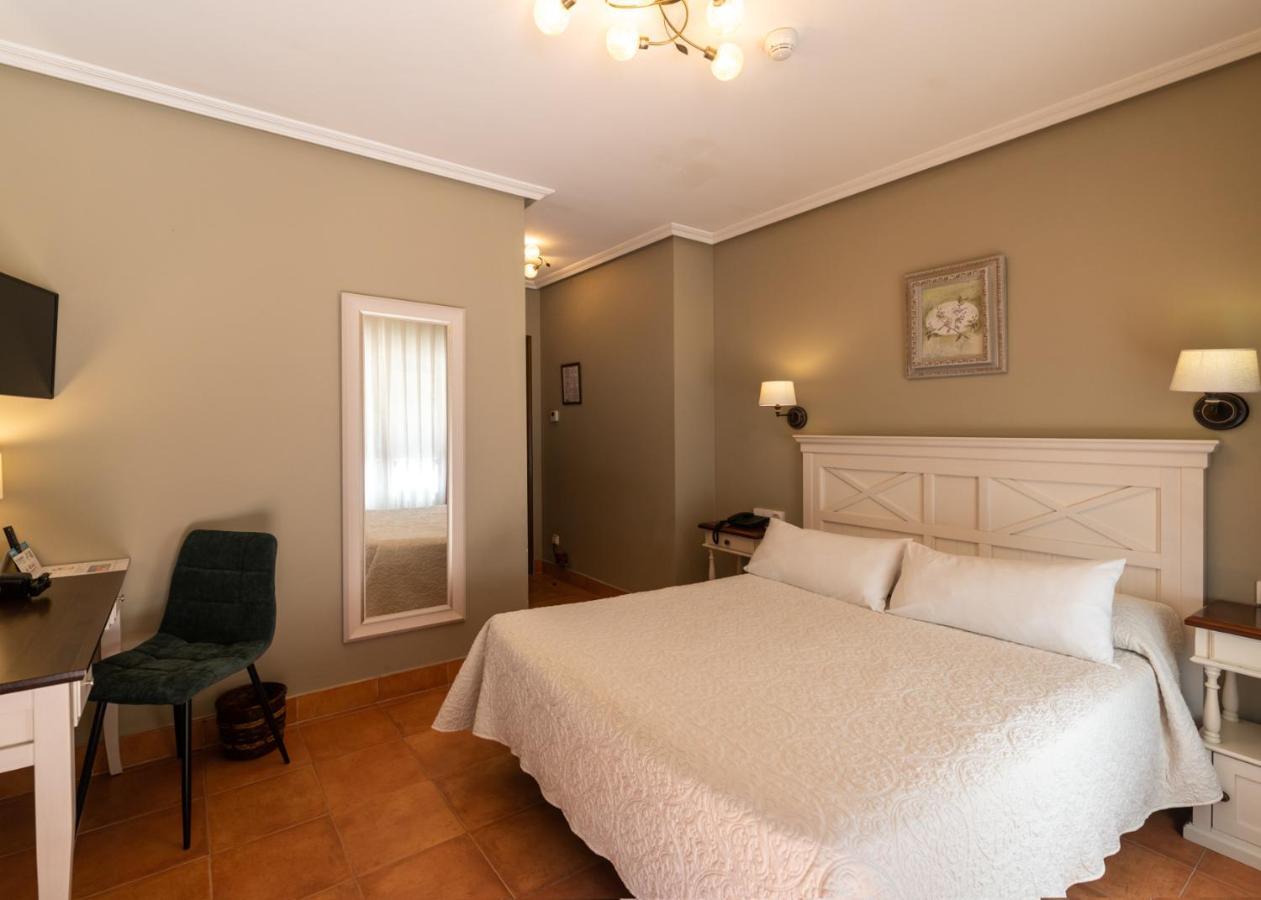 Logis Hotel Restaurante La Casa De Juansabeli アレナス・デ・カブラレス エクステリア 写真