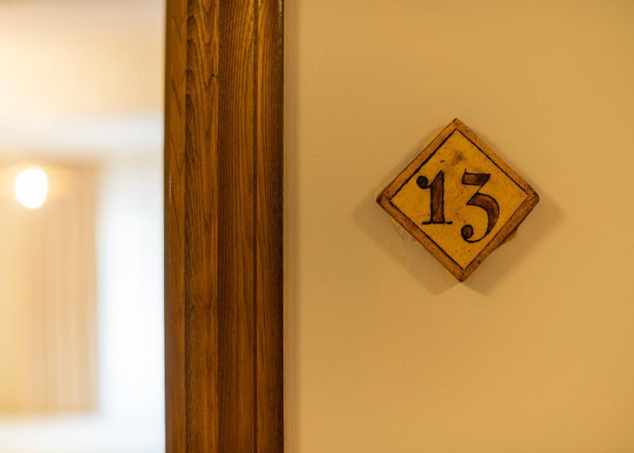 Logis Hotel Restaurante La Casa De Juansabeli アレナス・デ・カブラレス エクステリア 写真