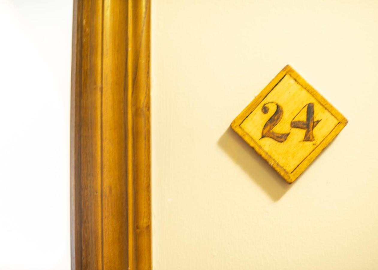 Logis Hotel Restaurante La Casa De Juansabeli アレナス・デ・カブラレス エクステリア 写真