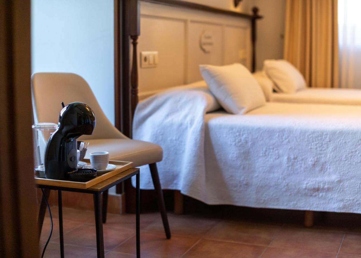 Logis Hotel Restaurante La Casa De Juansabeli アレナス・デ・カブラレス エクステリア 写真