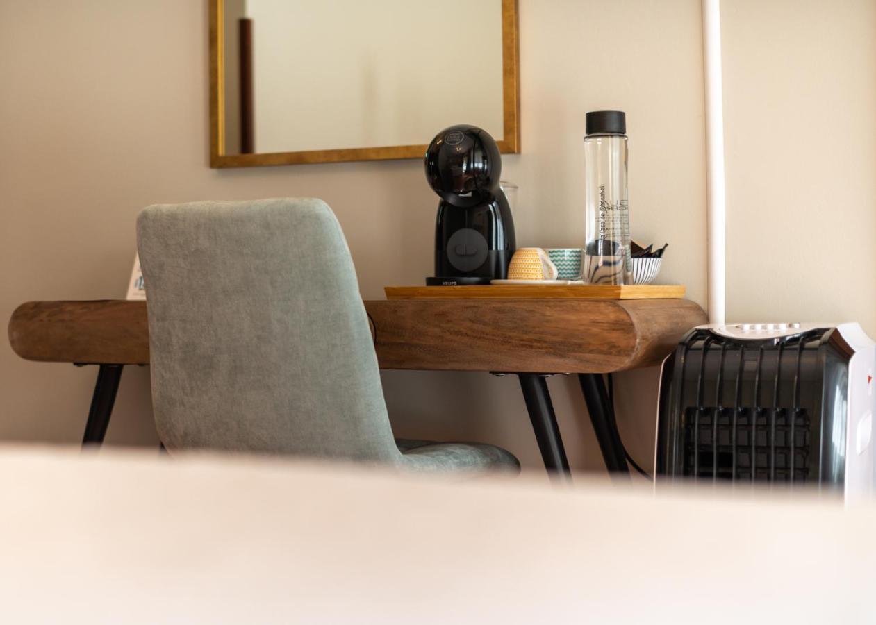 Logis Hotel Restaurante La Casa De Juansabeli アレナス・デ・カブラレス エクステリア 写真